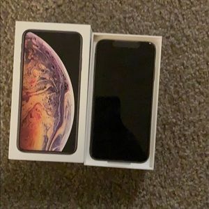 Gold IPhone XS Max 64GB *Verizon* Like New